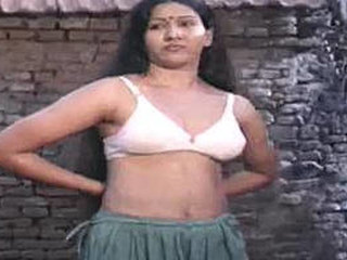 Young maid's enticing butt exposed to secretly watching boy