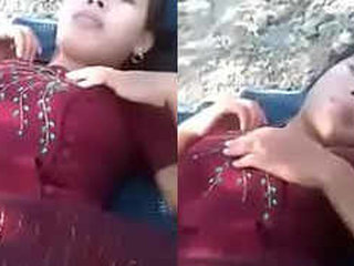 Indian lover gets down and dirty outdoors