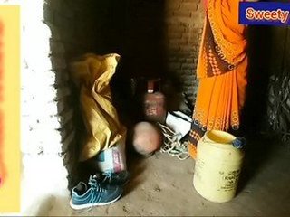 Aunty from Tamil village experiences intense sex in video