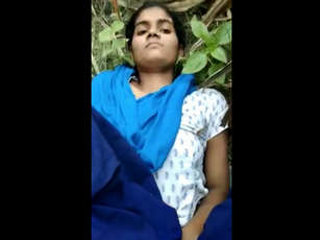 Hindustani sweethearts engage in intimate activities following tuition lessons in countryside