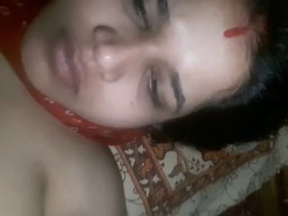 Horny Indian wife reveals her assets and pushes her cleavage to the max