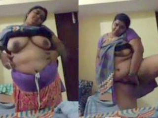 Indian aunt's steamy performance in video call without audio