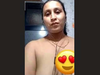 Bhabi reveals her breasts during a video chat