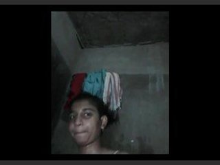 Enticing Angladeshi beauty takes a refreshing shower