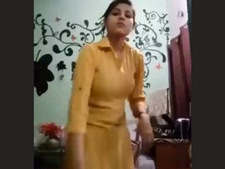 Aunt Desi's bathing session secretly filmed