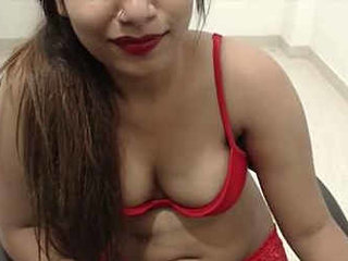 Indian girl enjoys romantic encounter with her partner