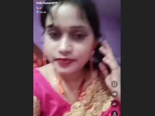 Hot Indian wife broadcasts herself on Tango