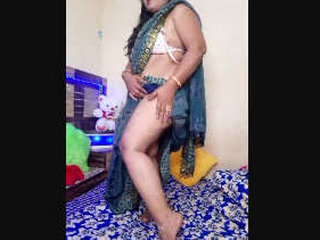 Geeta's intimate home performance on camera