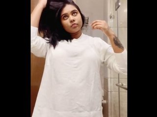 Oasi Das flaunts her curves and assets in explicit video