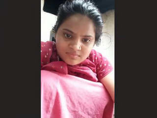 Indian girlfriend exhibits her buttocks and vagina