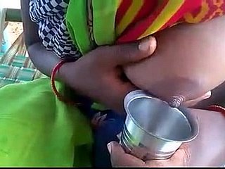 Lactating mothers share parenting tips and sexual experiences in live lessons