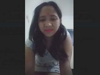 Nepali housewife pleasures herself with water bottle