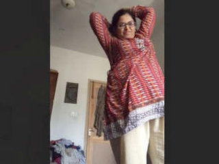 Indian wife films herself naked