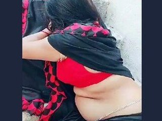 Indian beauty Bhabi teases with seductive moves
