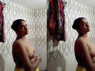 Indian spouse's secretly recorded nude bathing session for paramour