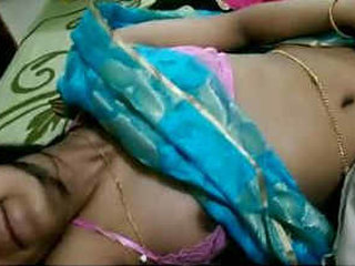 Indian wife gives oral sex and removes saree