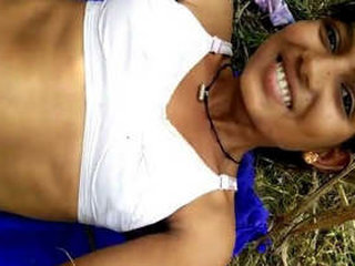 Indian girl and her lover have a passionate outdoor encounter