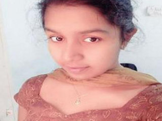 Indian babe leaves her panties on for a steamy XXX video