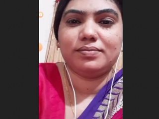 Lovely married woman flaunts her body in video