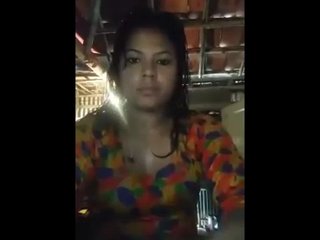 Desi bhabhi takes a selfie of herself getting dressed after a bath