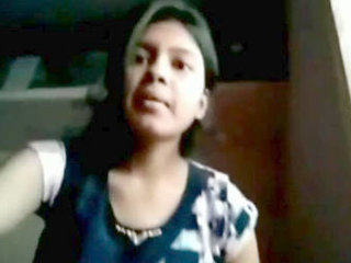 Desi girl flaunts her nude pussy in a steamy video