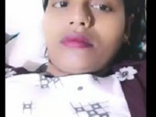 Desi bhabi flaunts her massive breasts in a live video