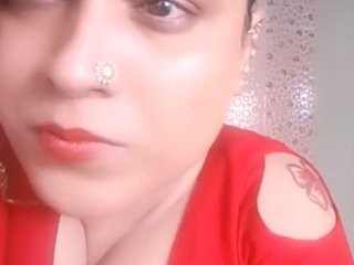 Desi auntie video chat with her lover in HD