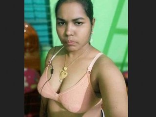 Pakhi Bhabi pleasures herself with her fingers in a solo video