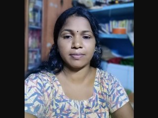 Tamil bhabhi flaunts her big boobs in a video call