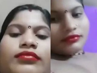 Cute desi bhabi flaunts her big boobs in a steamy video