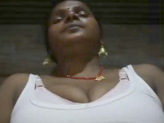 Desi bhabhi shows off her riding skills