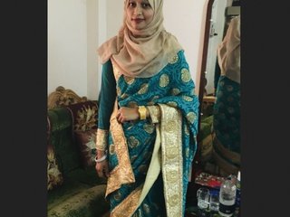 Desi wife gives blowjob to husband in bedroom