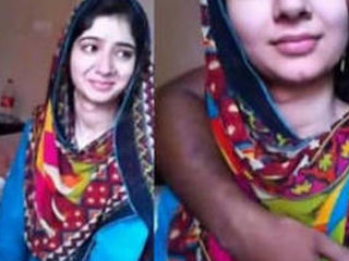 Watch a hot Pakistani girl kiss and press her boobs with her boyfriend's Urdu audio
