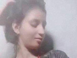 College girl shares nude selfie on social media