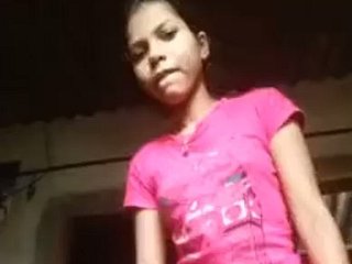 Country girl's nude selfies reveal her secrets