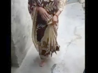 Indian village couple engages in quick sex in video