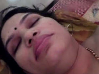 Watch Tamil hot boudi in 5 exciting clips