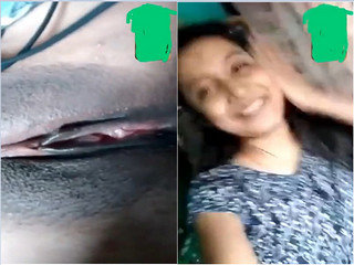 Cute Indian girl masturbates in exclusive video