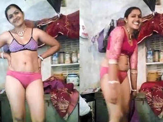 Desi bhabi in bra and panty set teases on camera