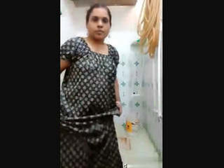 Bhabhi's naked body on live chat show