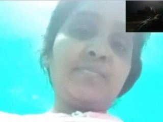 Moti titty Desi bhabhi's nude video in Kerala