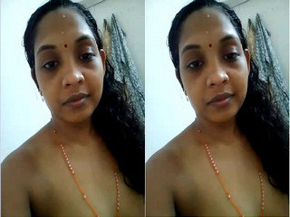 Indian girl reveals her body in exclusive amateur video