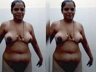 Exclusive video of a stunning Mallu bhabhi in the bath