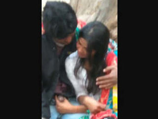 Caught on camera: Desi girl gives blowjob in the park