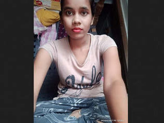 Desi teen shows off her body and gets naughty with her boyfriend