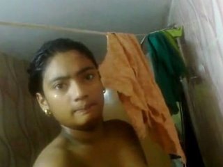 Desi babe in the bathroom takes nude selfies