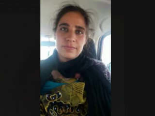 Stunning Kashmiri babe gives head and gets fucked in the back seat