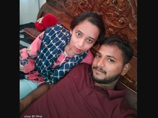 Cute Desi babe flaunts her boobs and pussy