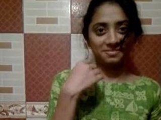 Bangladeshi girl takes nude selfies while masturbating