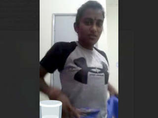 Tamil babe flaunts her body in a video call